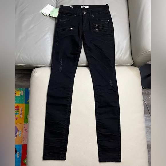 NWT - Pierre Balmain Women’s Distressed Skinny Jeans - Made in Italy - Size 26 - Picture 3 of 10